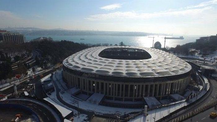 Vodafone Arenanın çatısı karla doldu