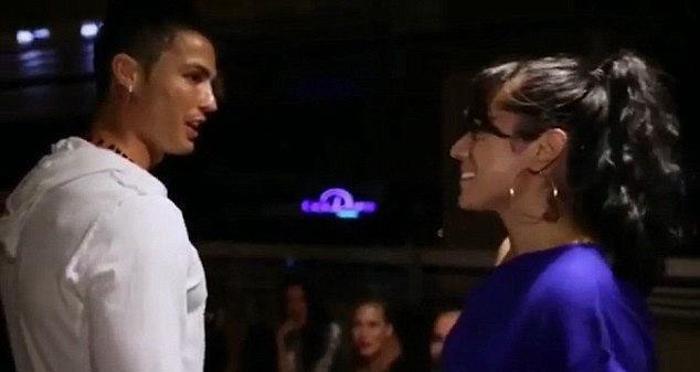 Jennifer Lopezden kuzenine Ronaldolu hediye