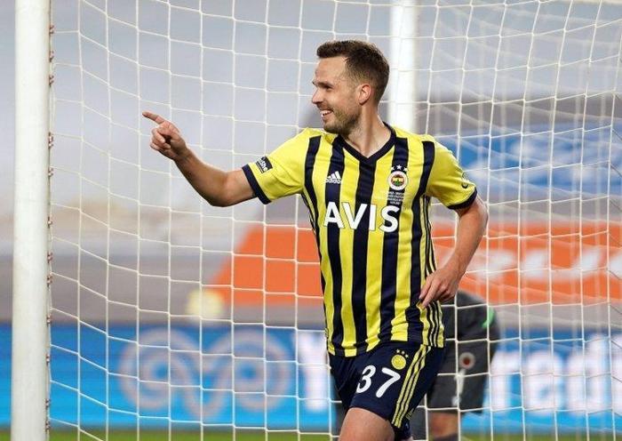DERBİDE ORTA SAHA DEĞİŞİYOR