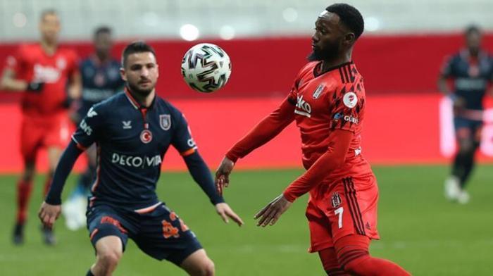 Beşiktaş - Başakşehir maçına Feyyaz Uçar yorumlarıyla damgasını vurdu Sosyal meyda bu yorumlarla çalkalandı