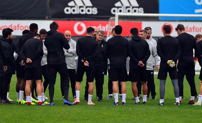Beşiktaşlı futbolcuların yeni maaşları belli oldu