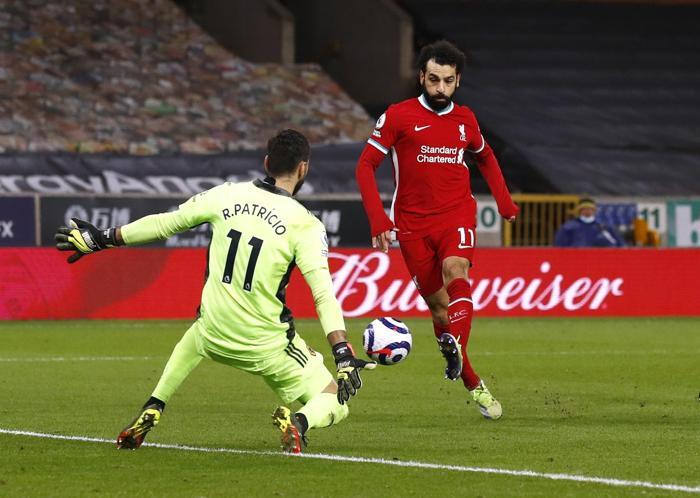 Wolverhampton-Liverpool maçında talihsiz an Rui Patricio hastaneye kaldırıldı