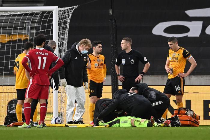 Wolverhampton-Liverpool maçında talihsiz an Rui Patricio hastaneye kaldırıldı