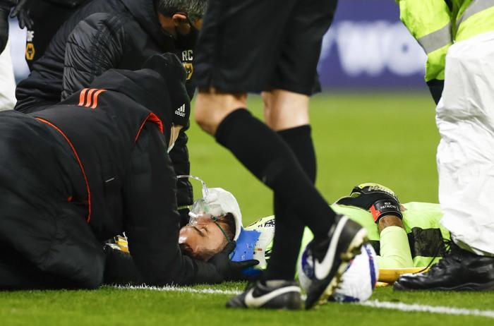 Wolverhampton-Liverpool maçında talihsiz an Rui Patricio hastaneye kaldırıldı