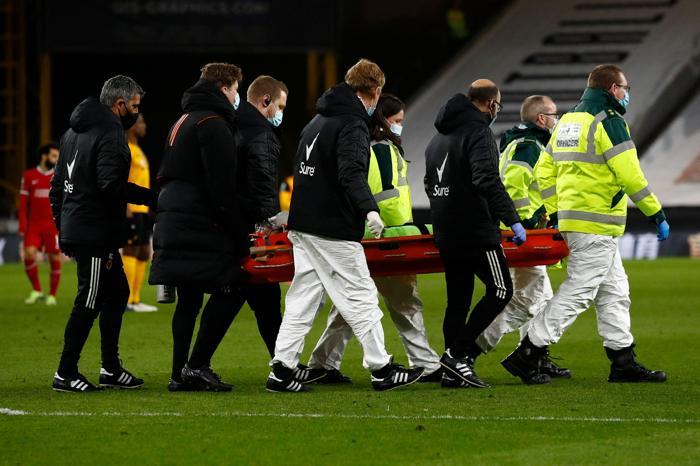 Wolverhampton-Liverpool maçında talihsiz an Rui Patricio hastaneye kaldırıldı