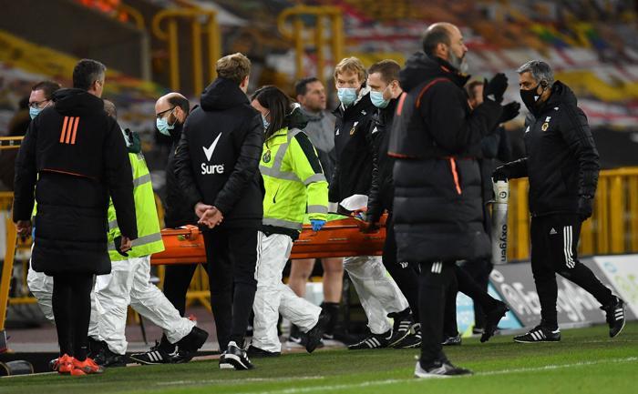 Wolverhampton-Liverpool maçında talihsiz an Rui Patricio hastaneye kaldırıldı