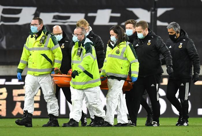 Wolverhampton-Liverpool maçında talihsiz an Rui Patricio hastaneye kaldırıldı