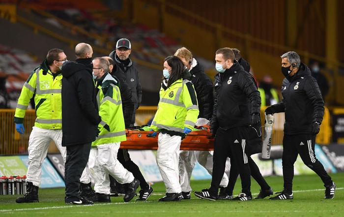 Wolverhampton-Liverpool maçında talihsiz an Rui Patricio hastaneye kaldırıldı
