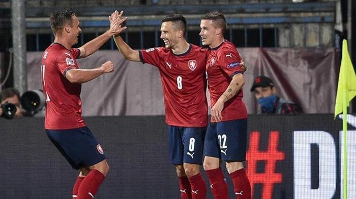 Çekyada koronavirüs krizi Filip Novak kadrodan çıkartıldı