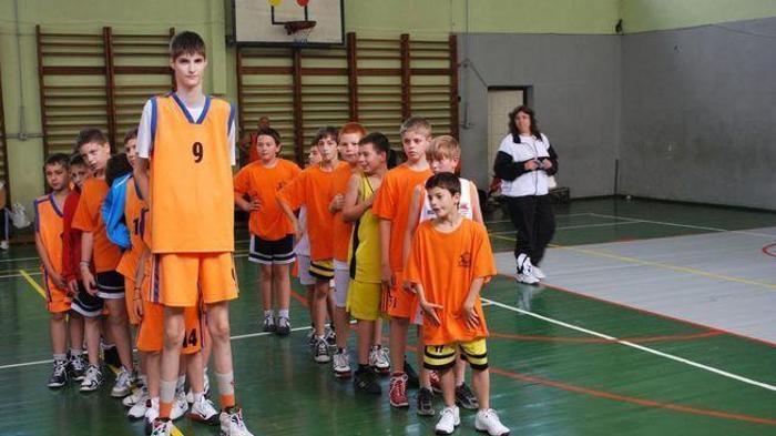 16 yaşında 2.31 boyunda