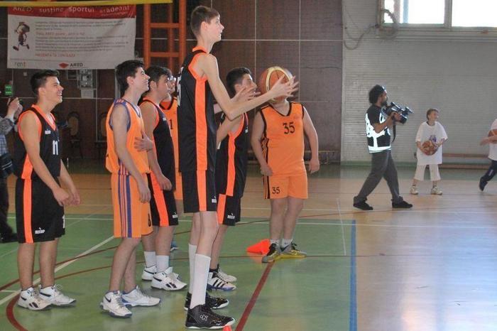16 yaşında 2.31 boyunda