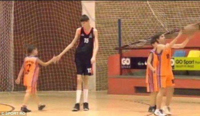 16 yaşında 2.31 boyunda