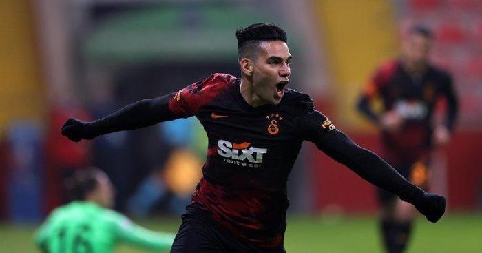 Galatasarayda Falcao geri döndü Cisse ve Samatta detayı...