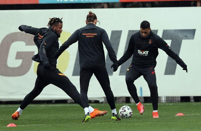 Galatasarayda Fatih Terimde sürpriz 11 kararı