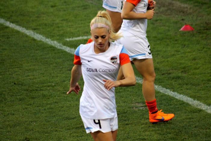 Lauren Sesselmann futboldan köşeyi döndü