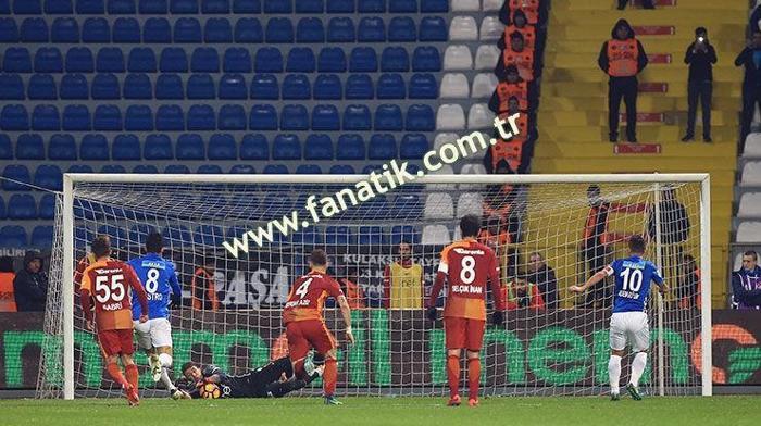 Kasımpaşa-Galatasaray maçından kareler;