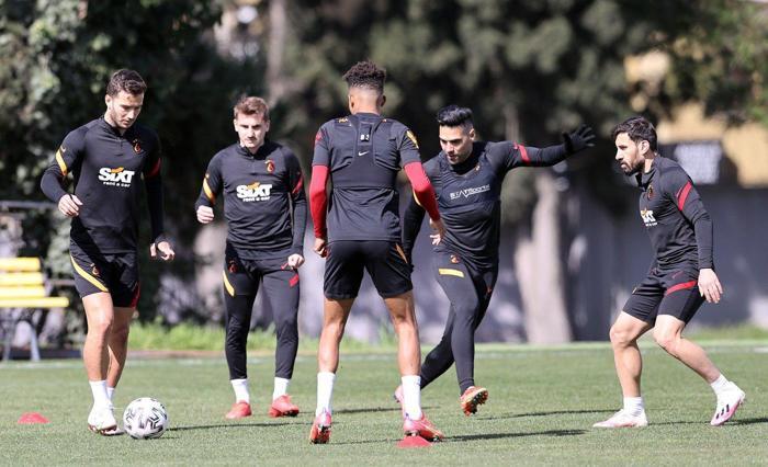 Galatasarayda Fatih Terimde sürpriz 11 kararı