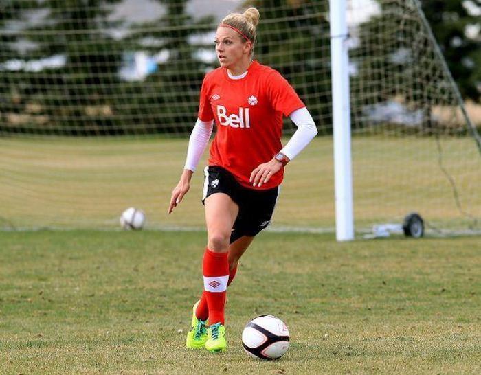 Lauren Sesselmann futboldan köşeyi döndü