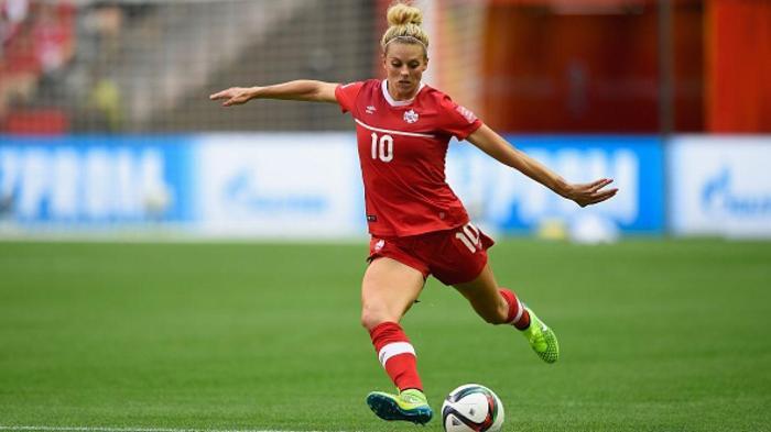 Lauren Sesselmann futboldan köşeyi döndü