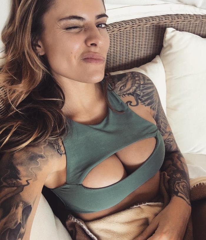 Kariusun sevgilisi Sophia Thomalla, yeni mesleğiyle herkese ters köşe yaptı