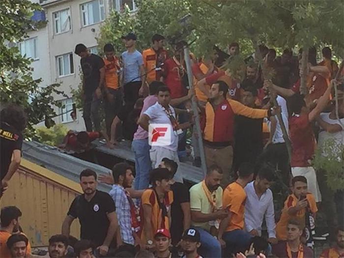 Taraftardan Falcao akını Akın akın gidiyorlar...