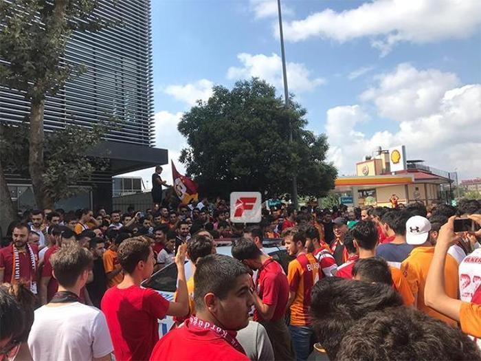Taraftardan Falcao akını Akın akın gidiyorlar...