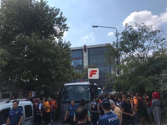 Taraftardan Falcao akını Akın akın gidiyorlar...