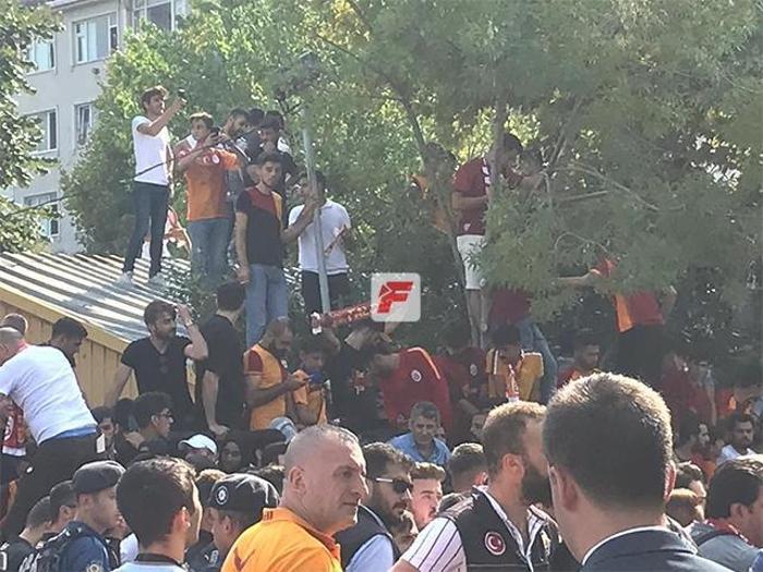 Taraftardan Falcao akını Akın akın gidiyorlar...