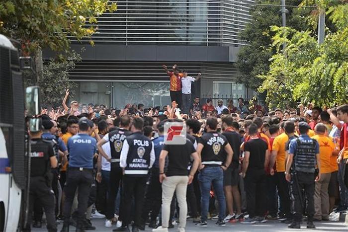Taraftardan Falcao akını Akın akın gidiyorlar...