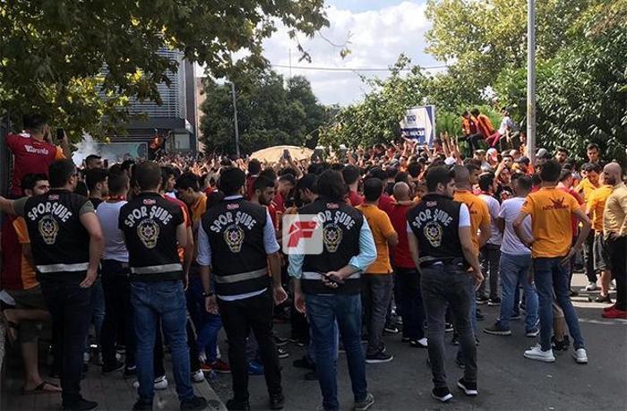 Taraftardan Falcao akını Akın akın gidiyorlar...