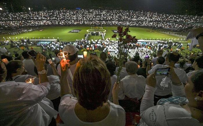 Yüz binler Chapecoense için bir araya geldi