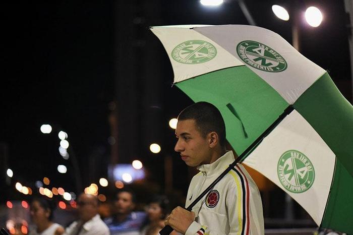 Yüz binler Chapecoense için bir araya geldi