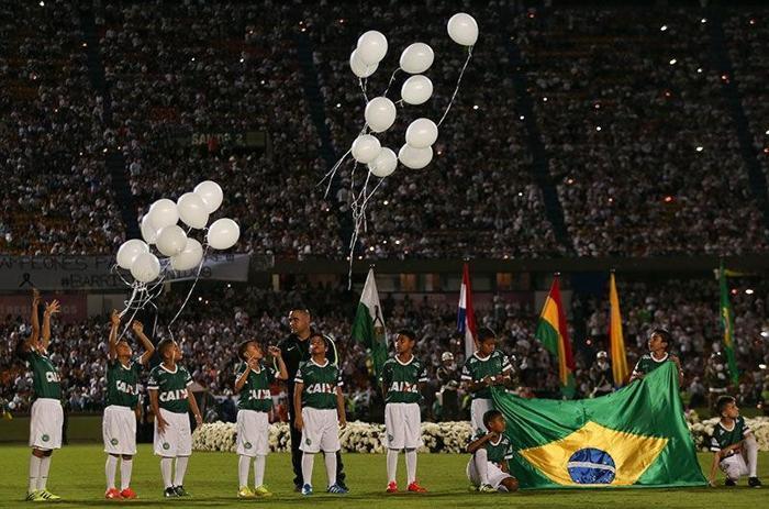 Yüz binler Chapecoense için bir araya geldi