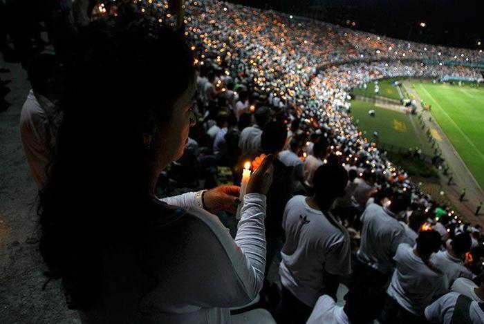 Yüz binler Chapecoense için bir araya geldi