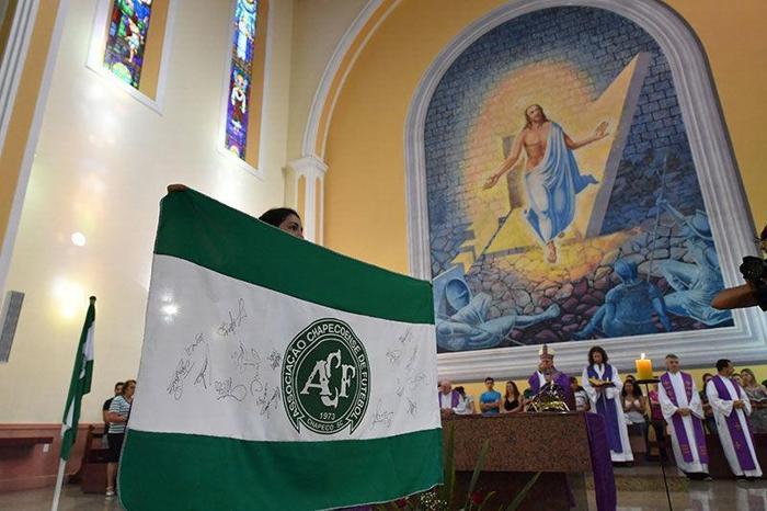 Yüz binler Chapecoense için bir araya geldi