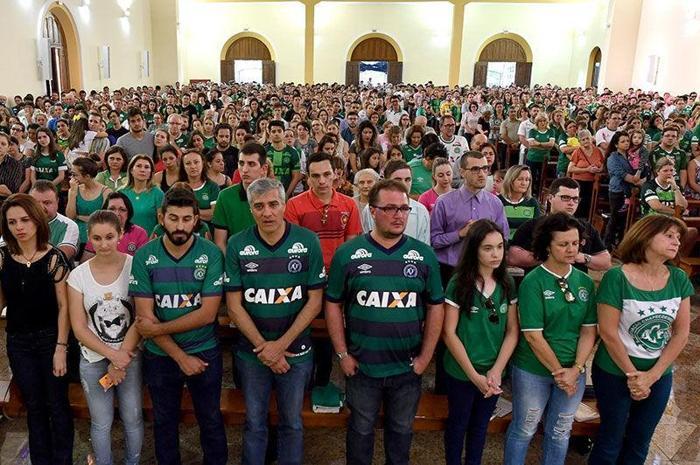 Yüz binler Chapecoense için bir araya geldi
