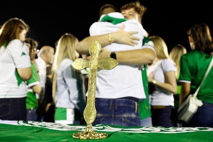 Yüz binler Chapecoense için bir araya geldi