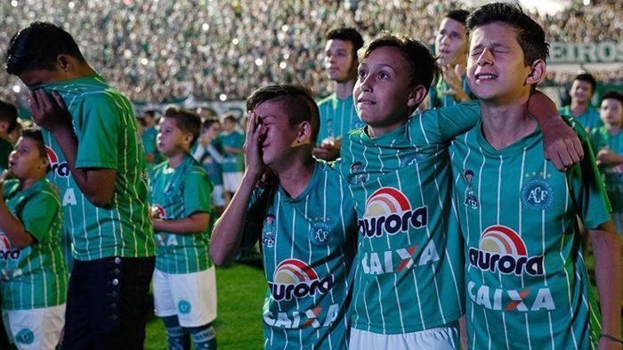 Yüz binler Chapecoense için bir araya geldi