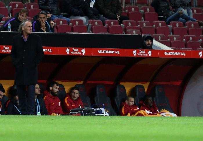 Galatasarayda iki kadro dışı