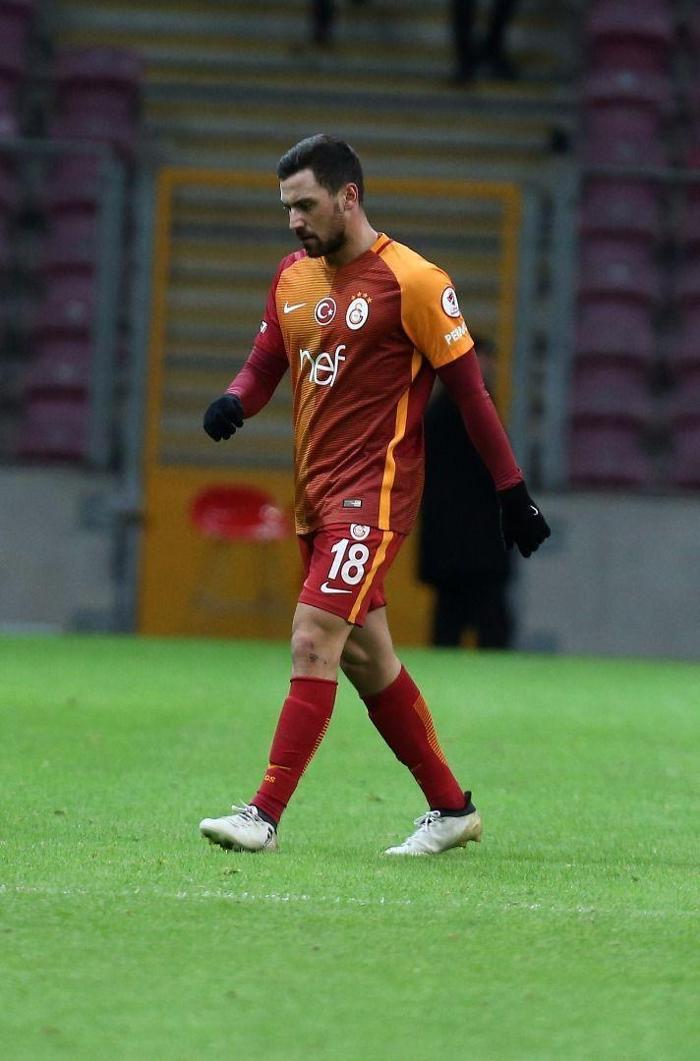 Galatasarayda iki kadro dışı
