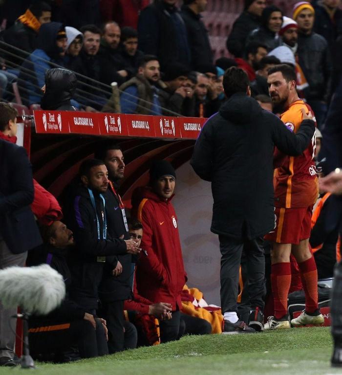Galatasarayda iki kadro dışı