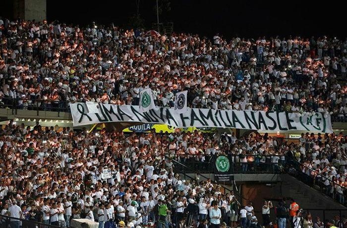 Yüz binler Chapecoense için bir araya geldi