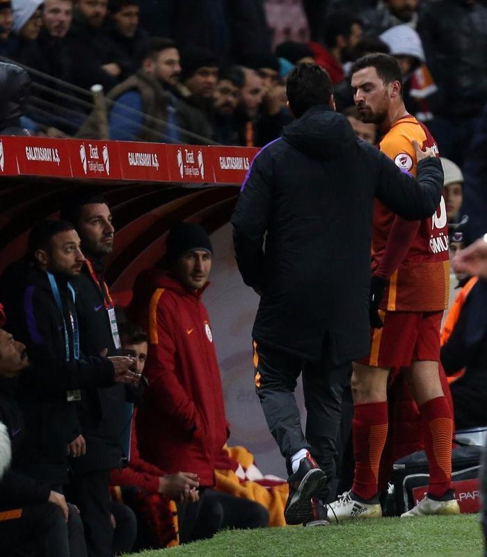 Galatasarayda iki kadro dışı