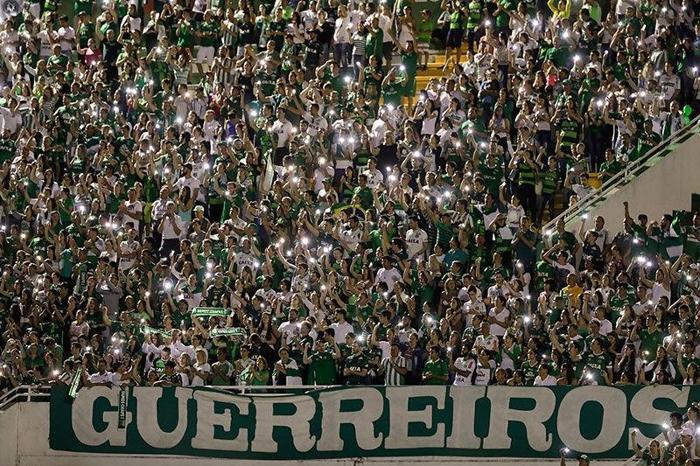 Yüz binler Chapecoense için bir araya geldi