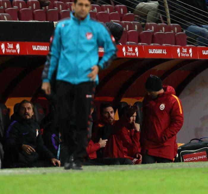 Galatasarayda iki kadro dışı