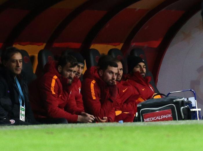 Galatasarayda iki kadro dışı