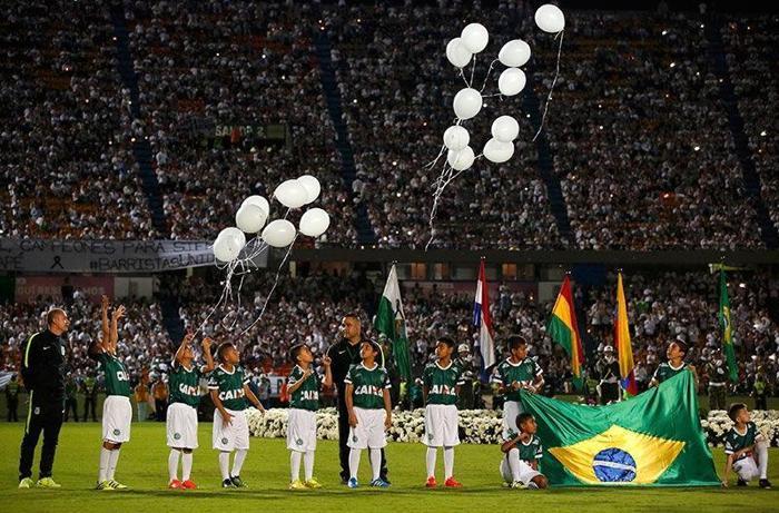 Yüz binler Chapecoense için bir araya geldi