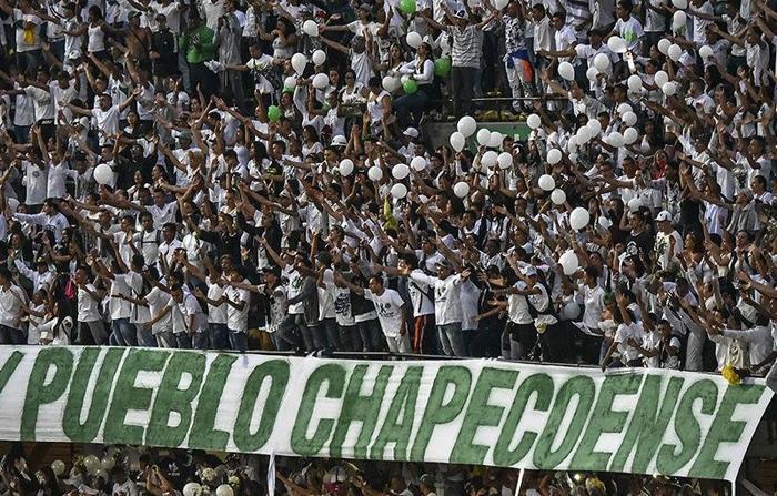 Yüz binler Chapecoense için bir araya geldi