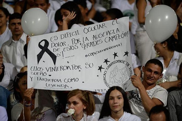Yüz binler Chapecoense için bir araya geldi
