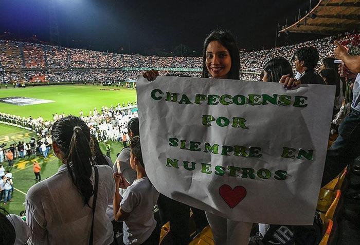 Yüz binler Chapecoense için bir araya geldi